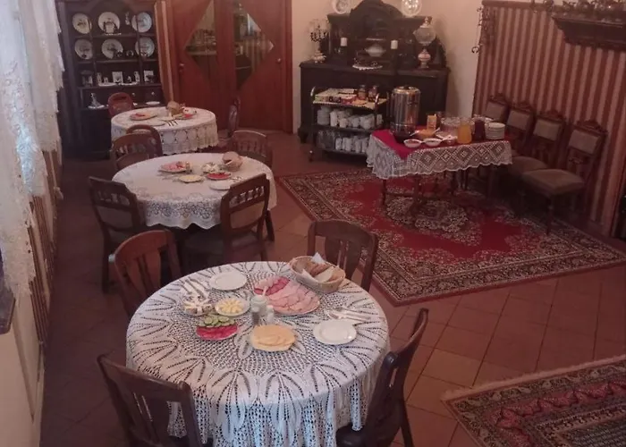 לינה וארוחת בוקר Titanic 3*