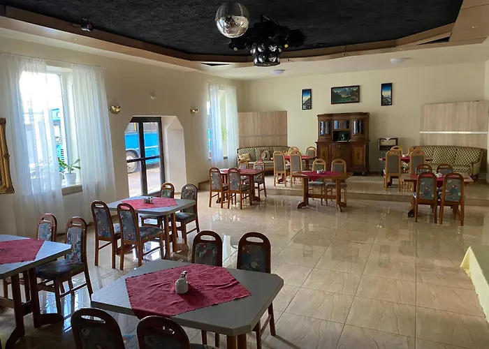 לינה וארוחת בוקר Titanic 3*